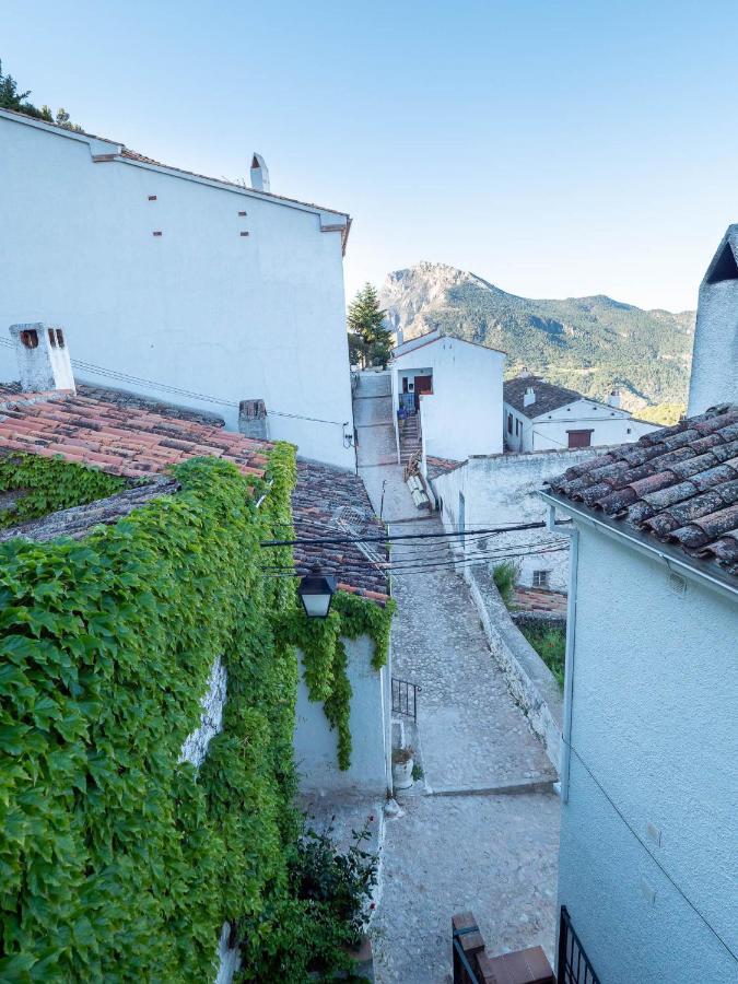 Alojamientos Messia De Leiva Segura de la Sierra Bagian luar foto