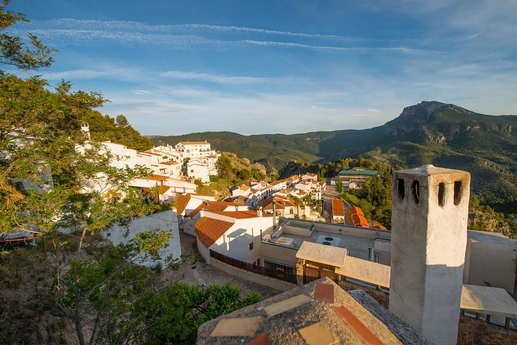 Alojamientos Messia De Leiva Segura de la Sierra Bagian luar foto